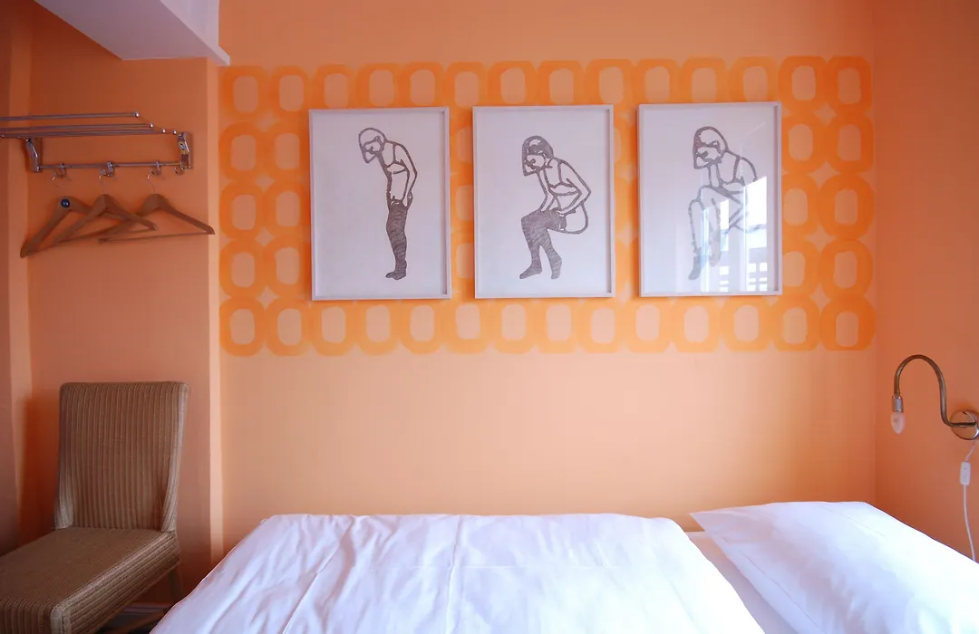 Arte Luise - Self-Check In-1